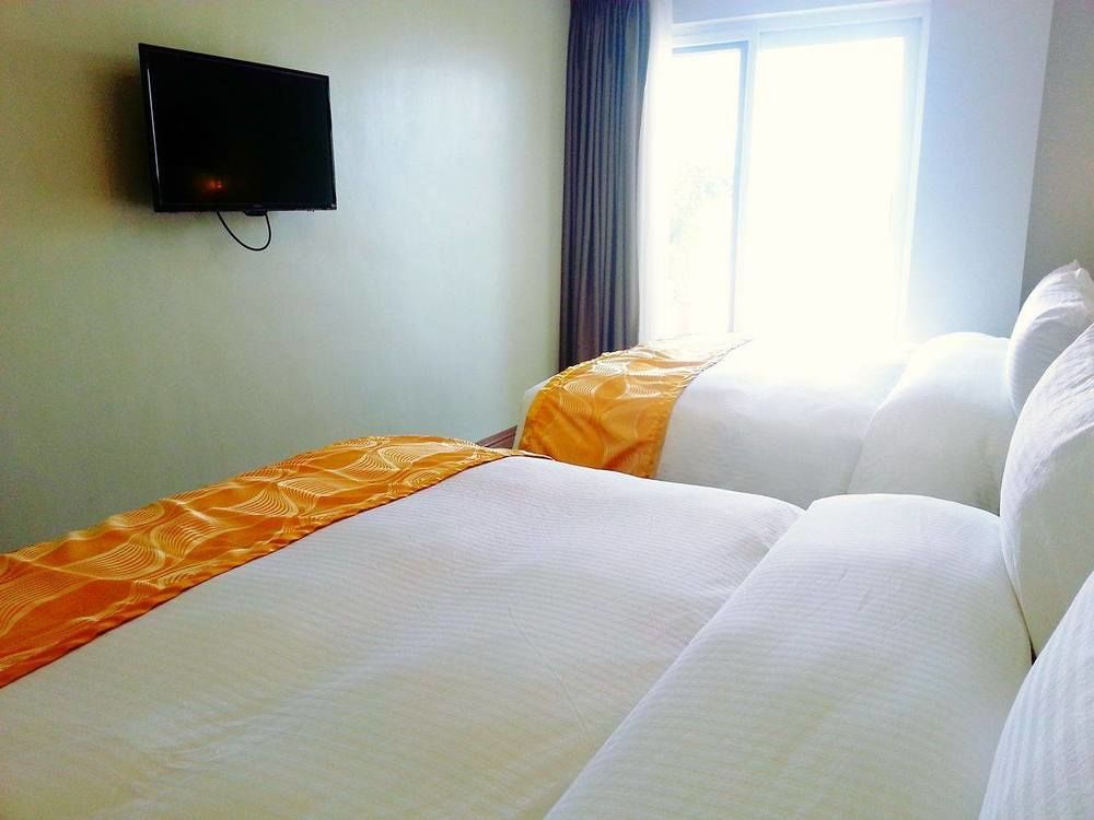 Vista Real Hotel Tagaytay City ภายนอก รูปภาพ