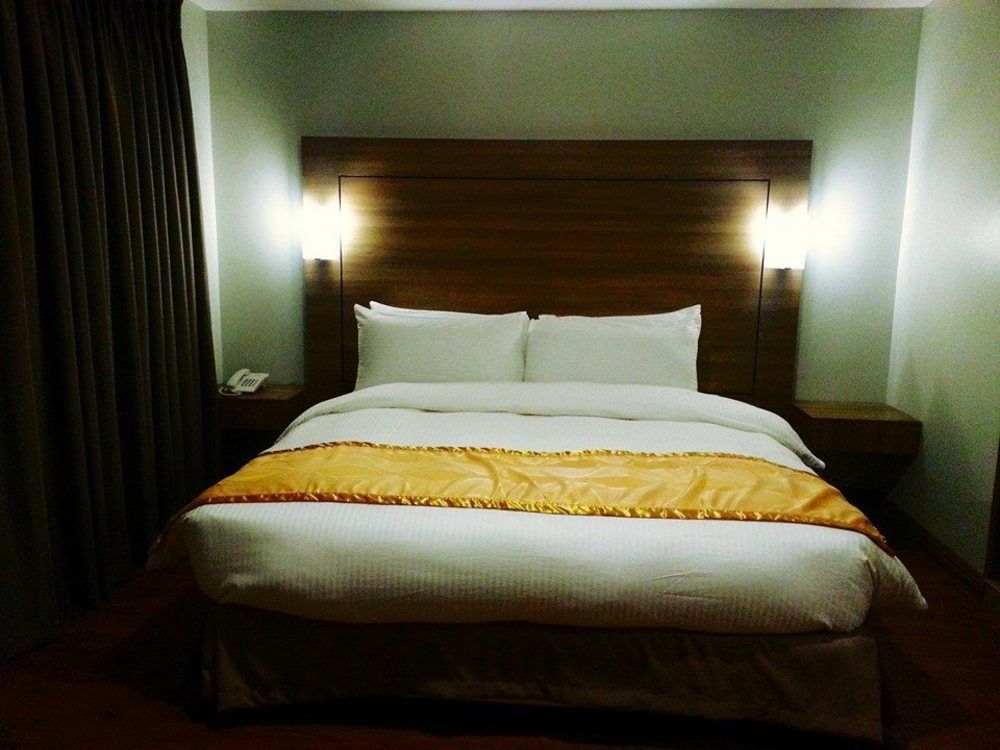 Vista Real Hotel Tagaytay City ภายนอก รูปภาพ