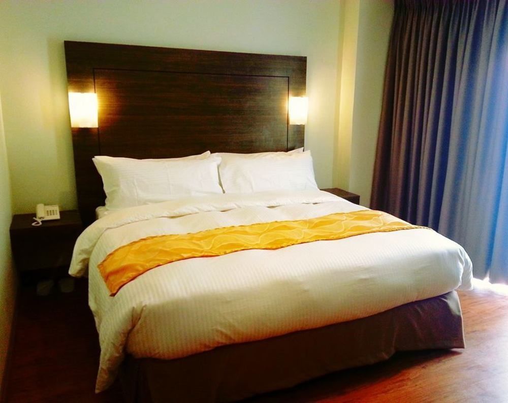 Vista Real Hotel Tagaytay City ภายนอก รูปภาพ