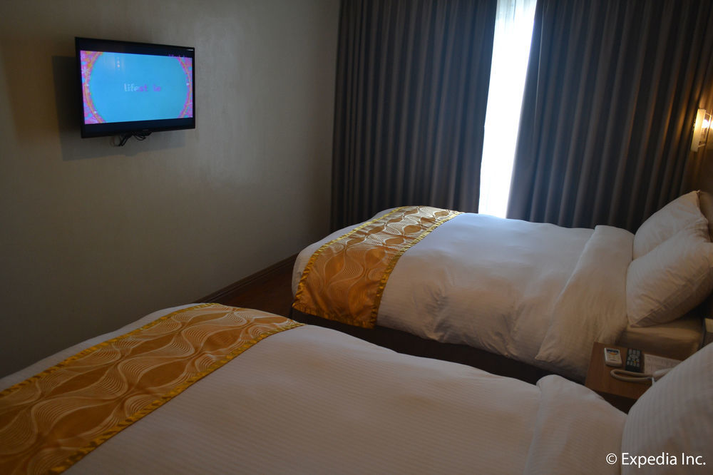 Vista Real Hotel Tagaytay City ภายนอก รูปภาพ