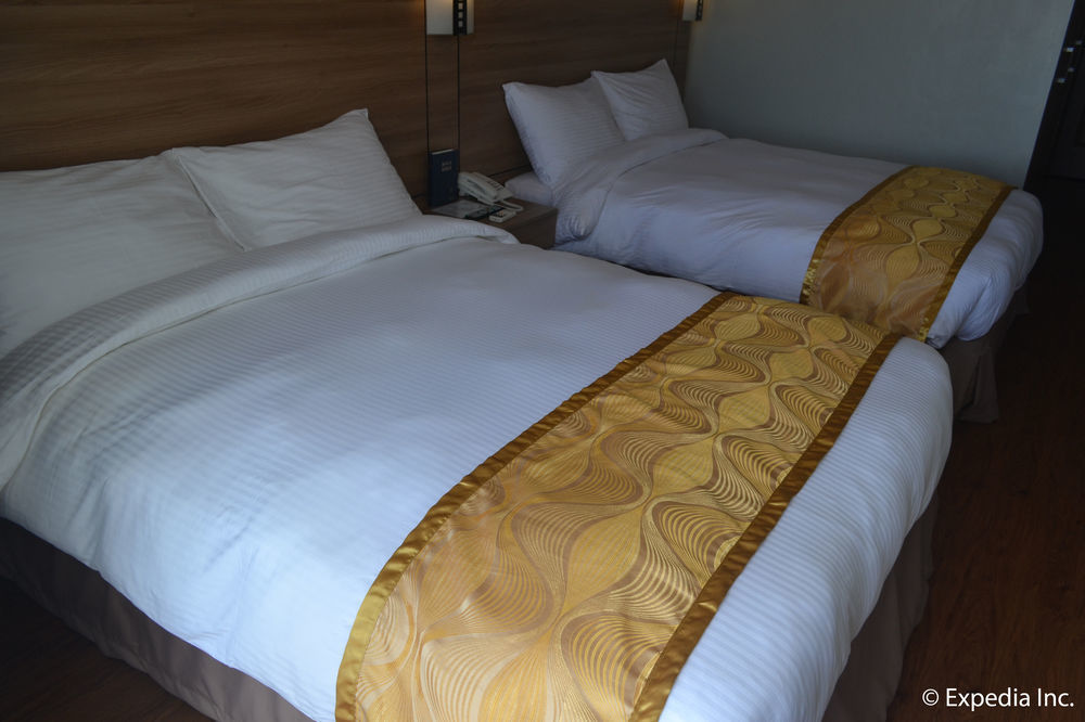 Vista Real Hotel Tagaytay City ภายนอก รูปภาพ