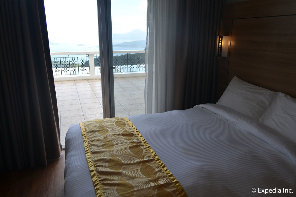 Vista Real Hotel Tagaytay City ภายนอก รูปภาพ