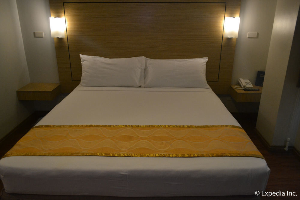 Vista Real Hotel Tagaytay City ภายนอก รูปภาพ