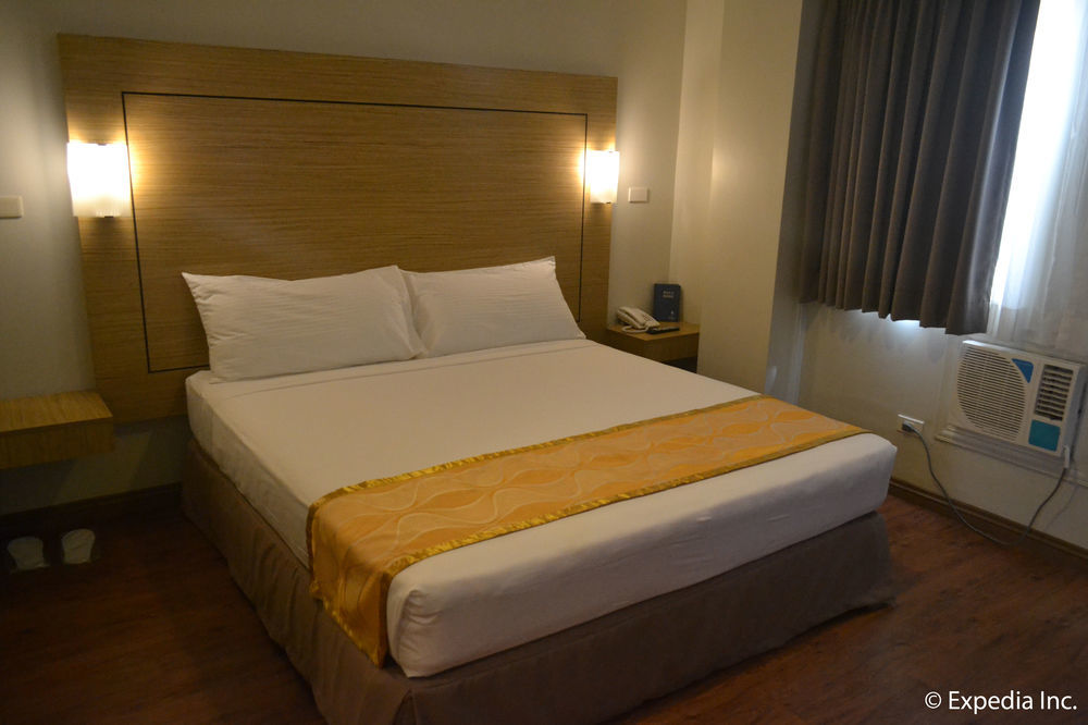 Vista Real Hotel Tagaytay City ภายนอก รูปภาพ