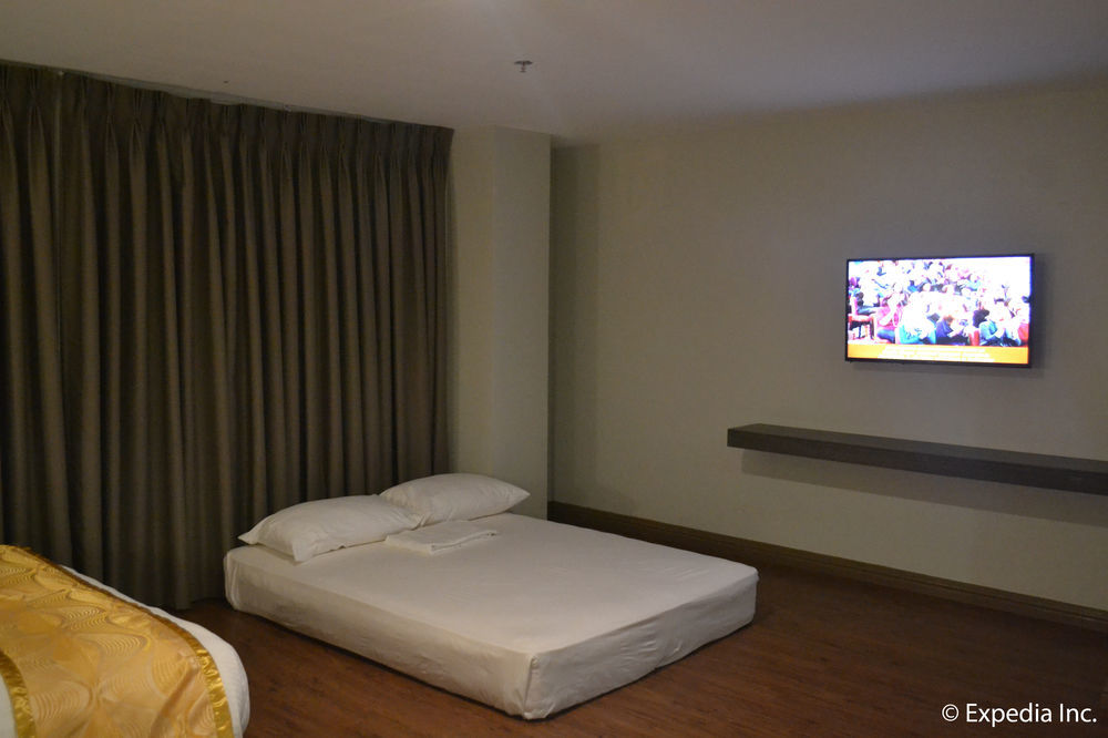Vista Real Hotel Tagaytay City ภายนอก รูปภาพ