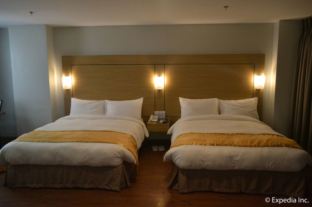 Vista Real Hotel Tagaytay City ภายนอก รูปภาพ