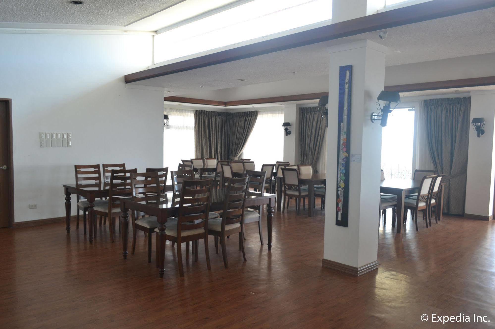 Vista Real Hotel Tagaytay City ภายนอก รูปภาพ