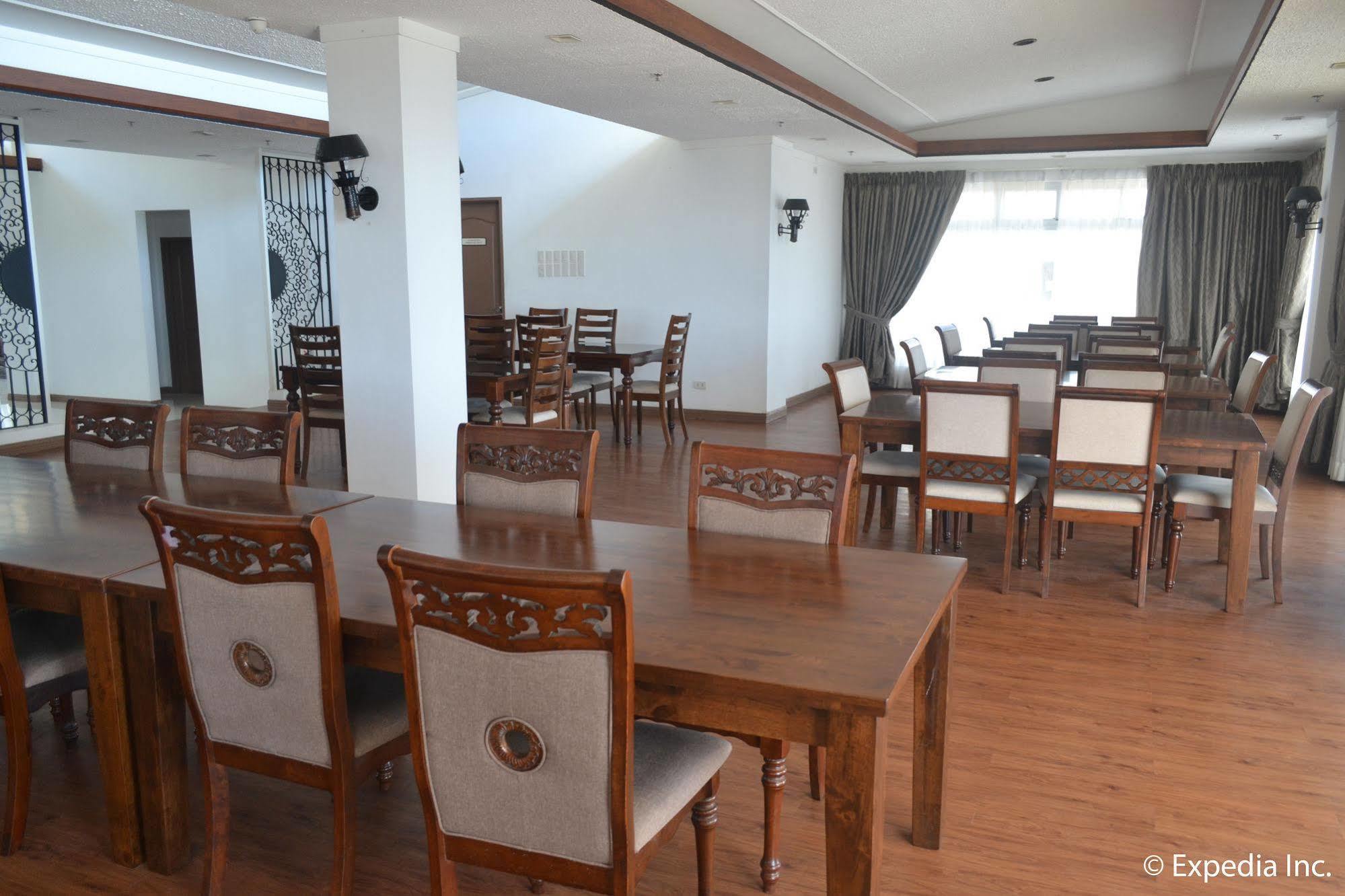Vista Real Hotel Tagaytay City ภายนอก รูปภาพ