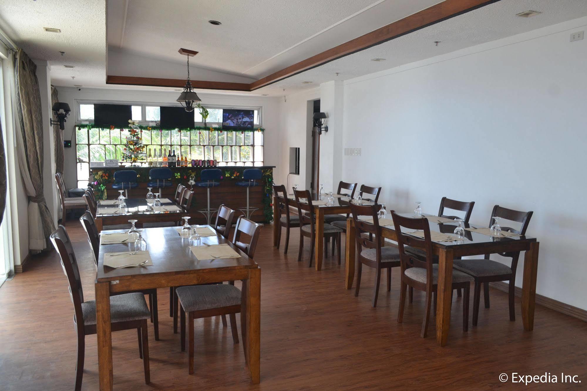 Vista Real Hotel Tagaytay City ภายนอก รูปภาพ