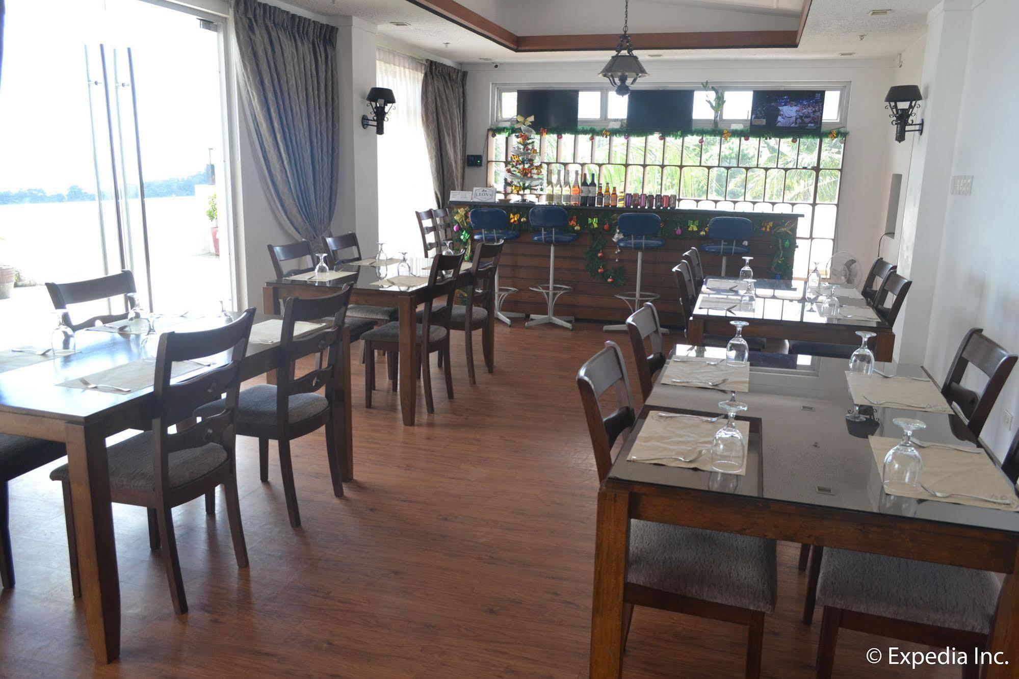 Vista Real Hotel Tagaytay City ภายนอก รูปภาพ
