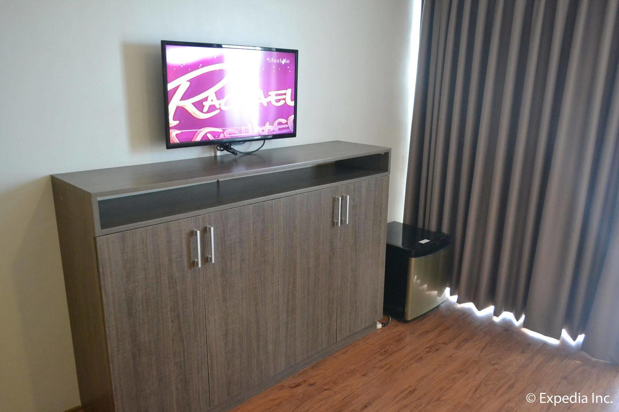 Vista Real Hotel Tagaytay City ภายนอก รูปภาพ