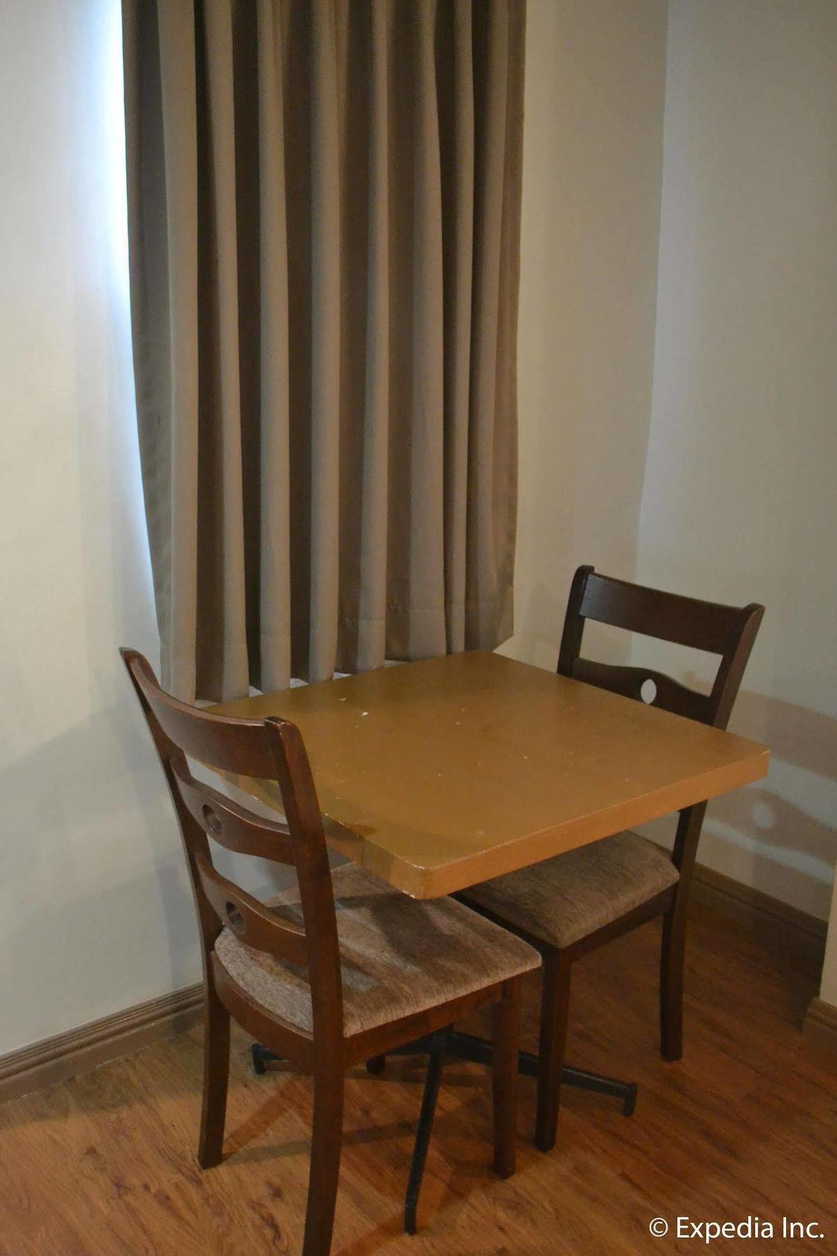 Vista Real Hotel Tagaytay City ภายนอก รูปภาพ