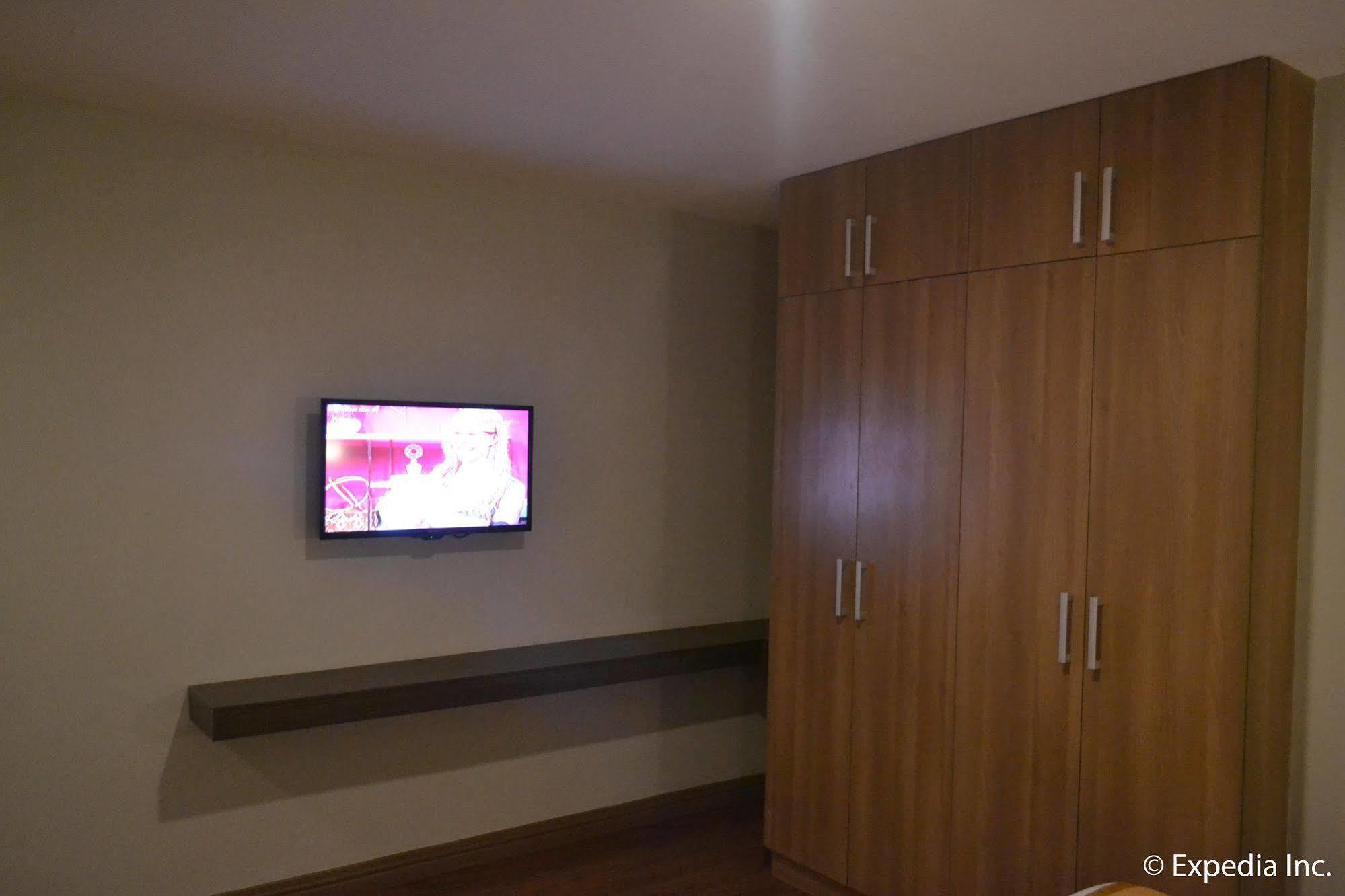 Vista Real Hotel Tagaytay City ภายนอก รูปภาพ
