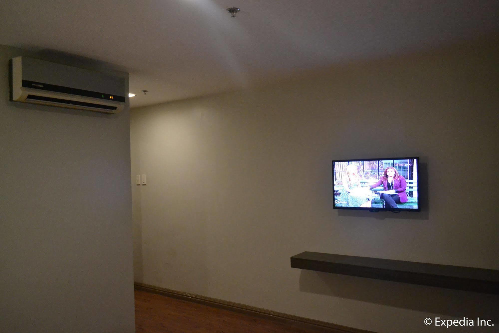 Vista Real Hotel Tagaytay City ภายนอก รูปภาพ