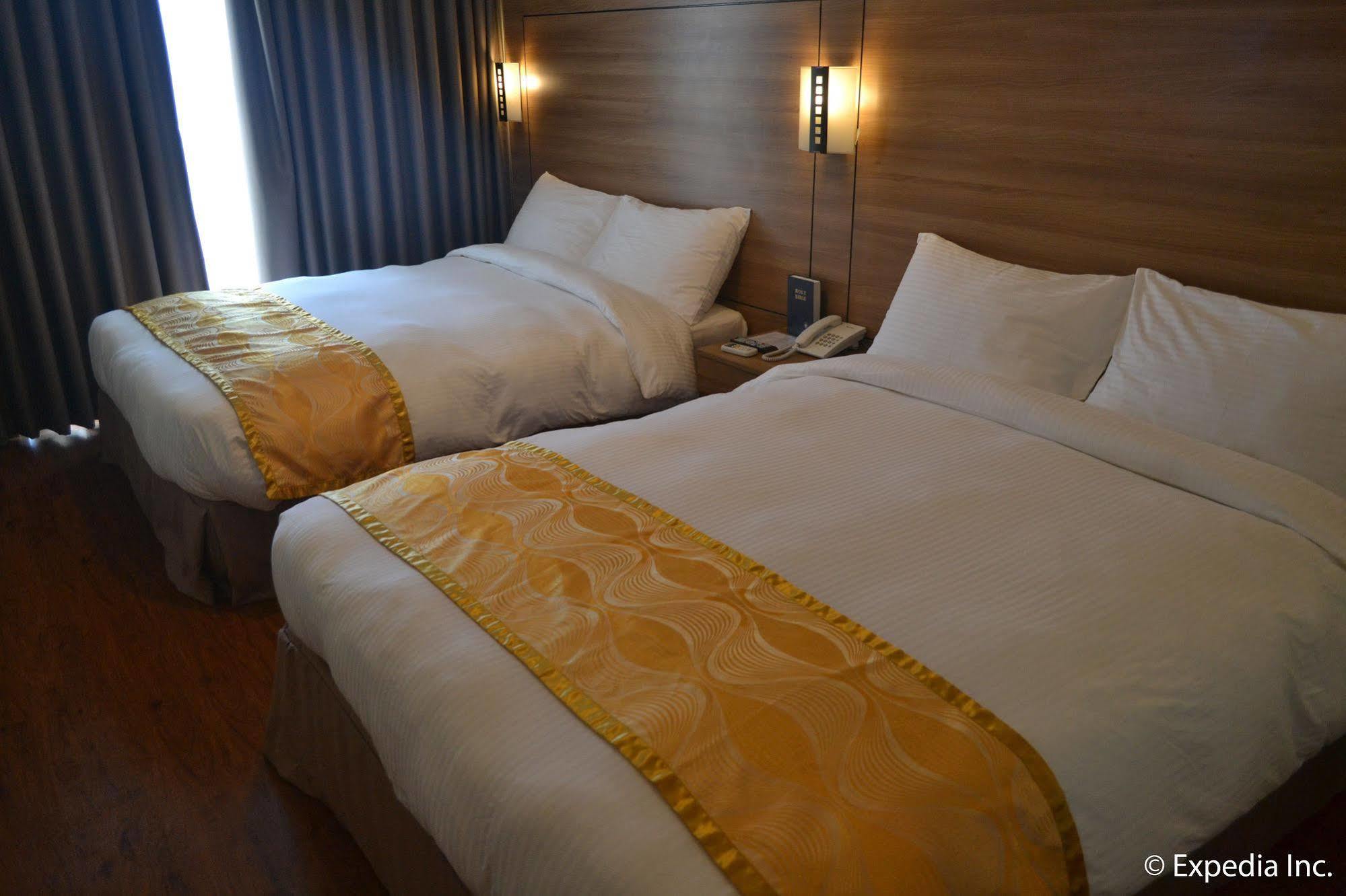 Vista Real Hotel Tagaytay City ภายนอก รูปภาพ