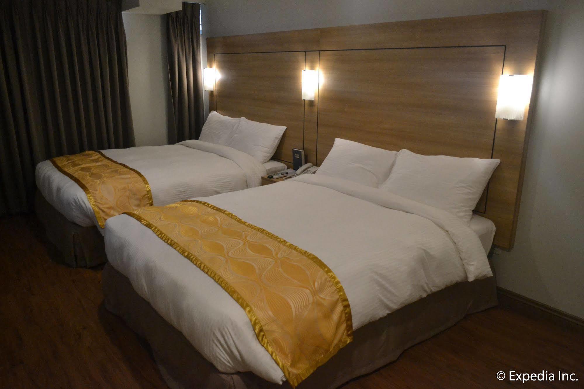Vista Real Hotel Tagaytay City ภายนอก รูปภาพ