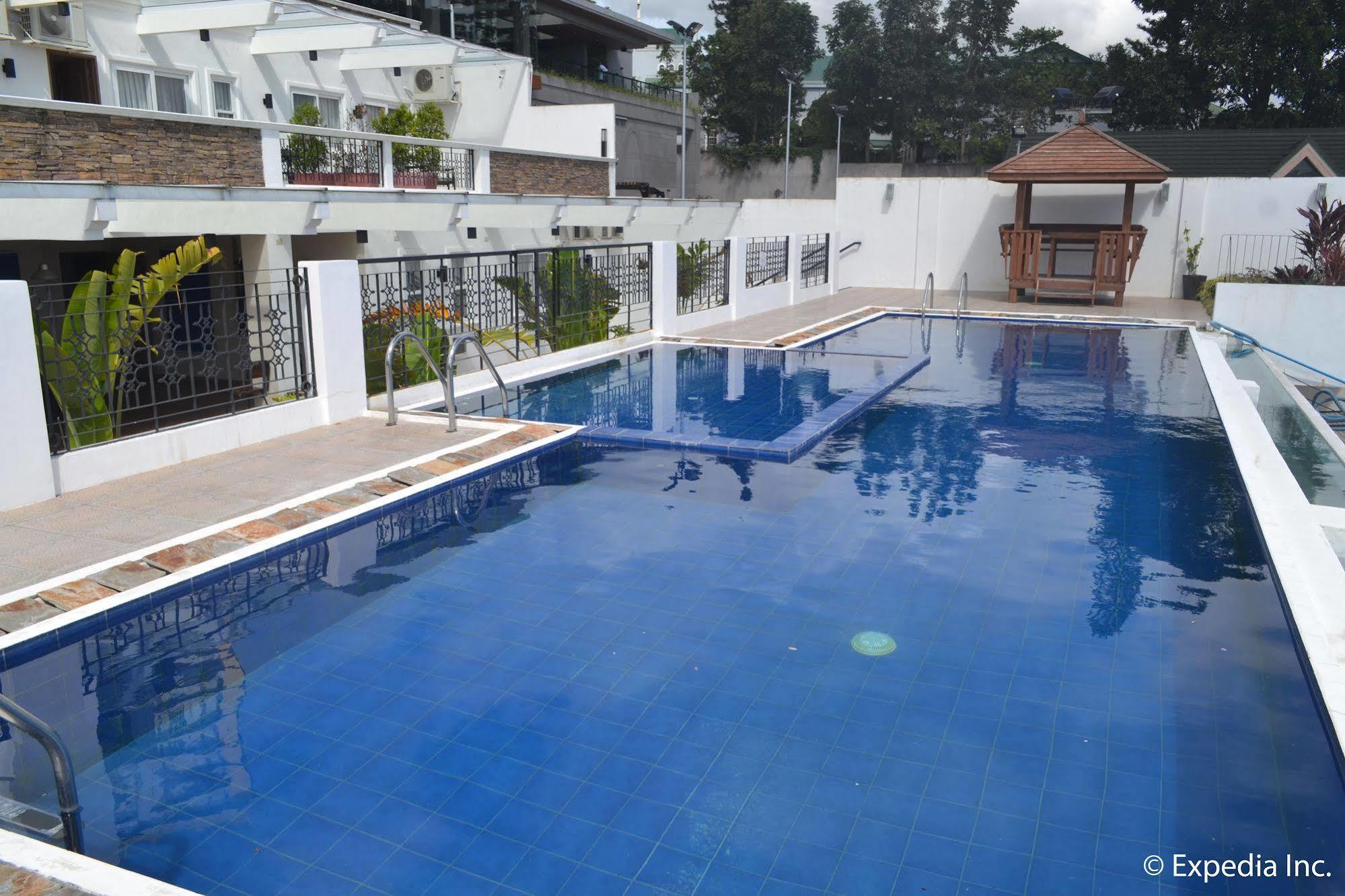 Vista Real Hotel Tagaytay City ภายนอก รูปภาพ