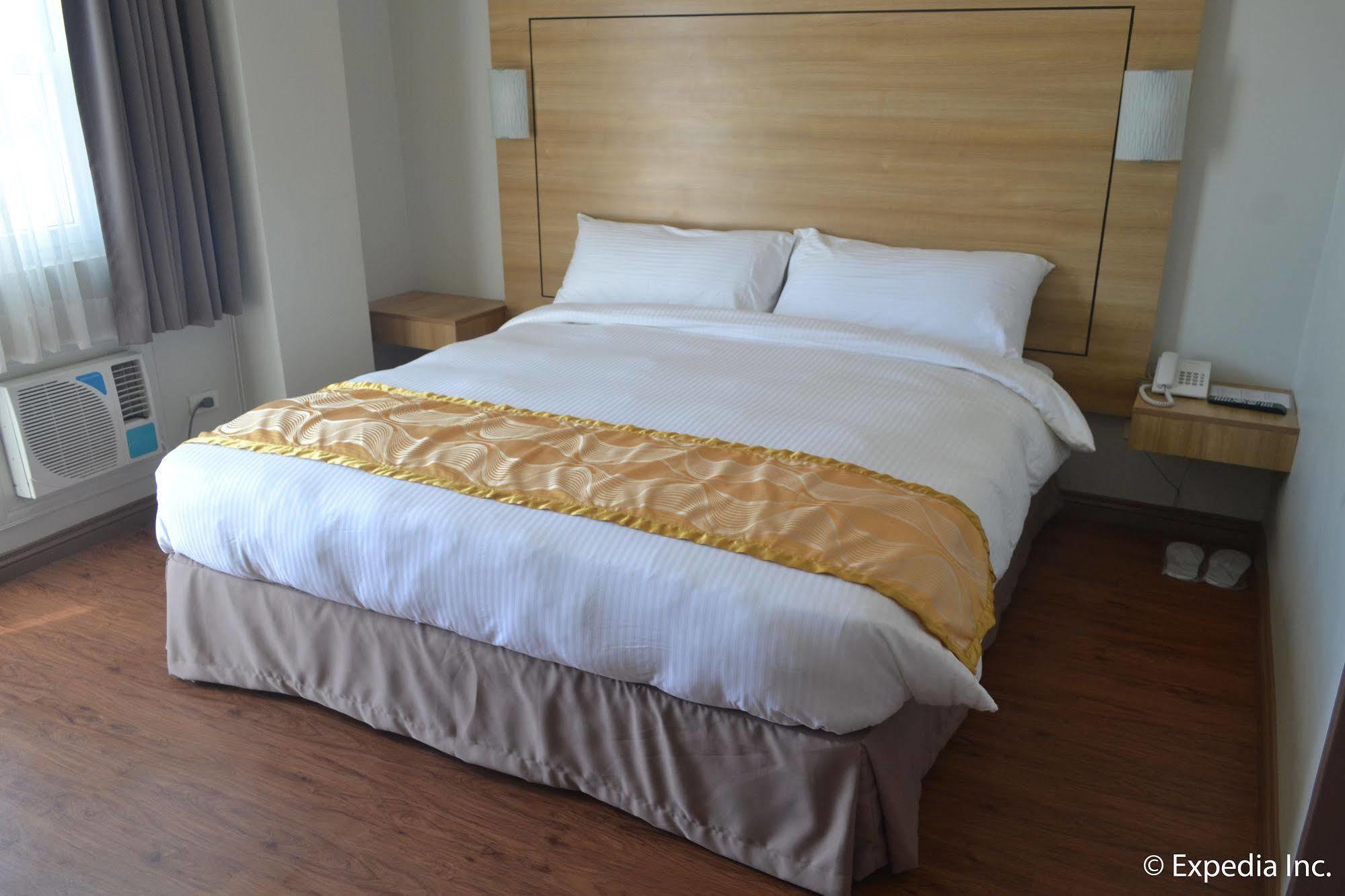 Vista Real Hotel Tagaytay City ภายนอก รูปภาพ