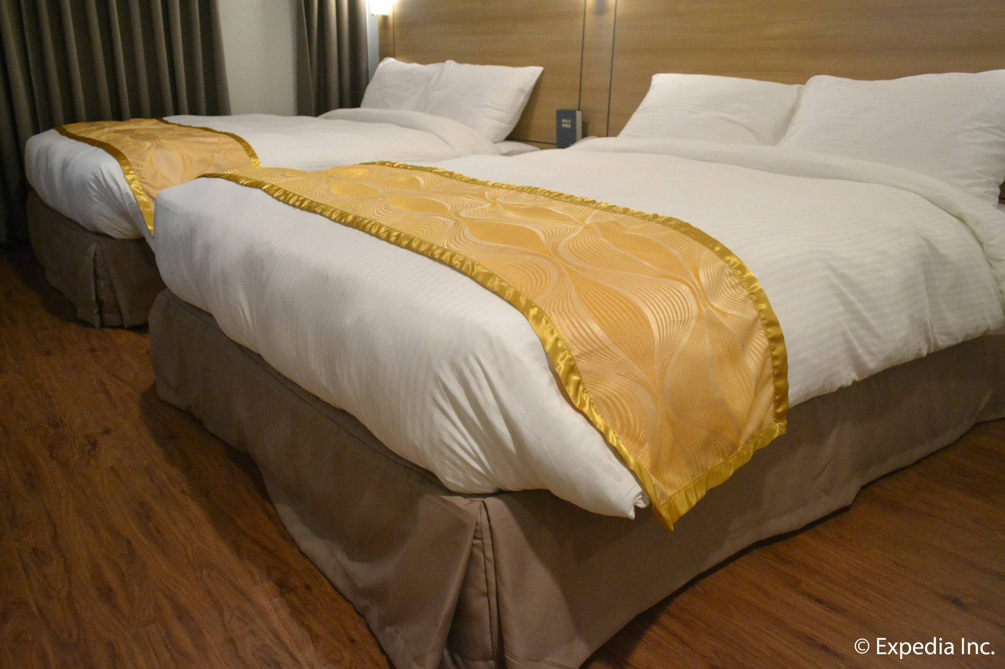 Vista Real Hotel Tagaytay City ภายนอก รูปภาพ