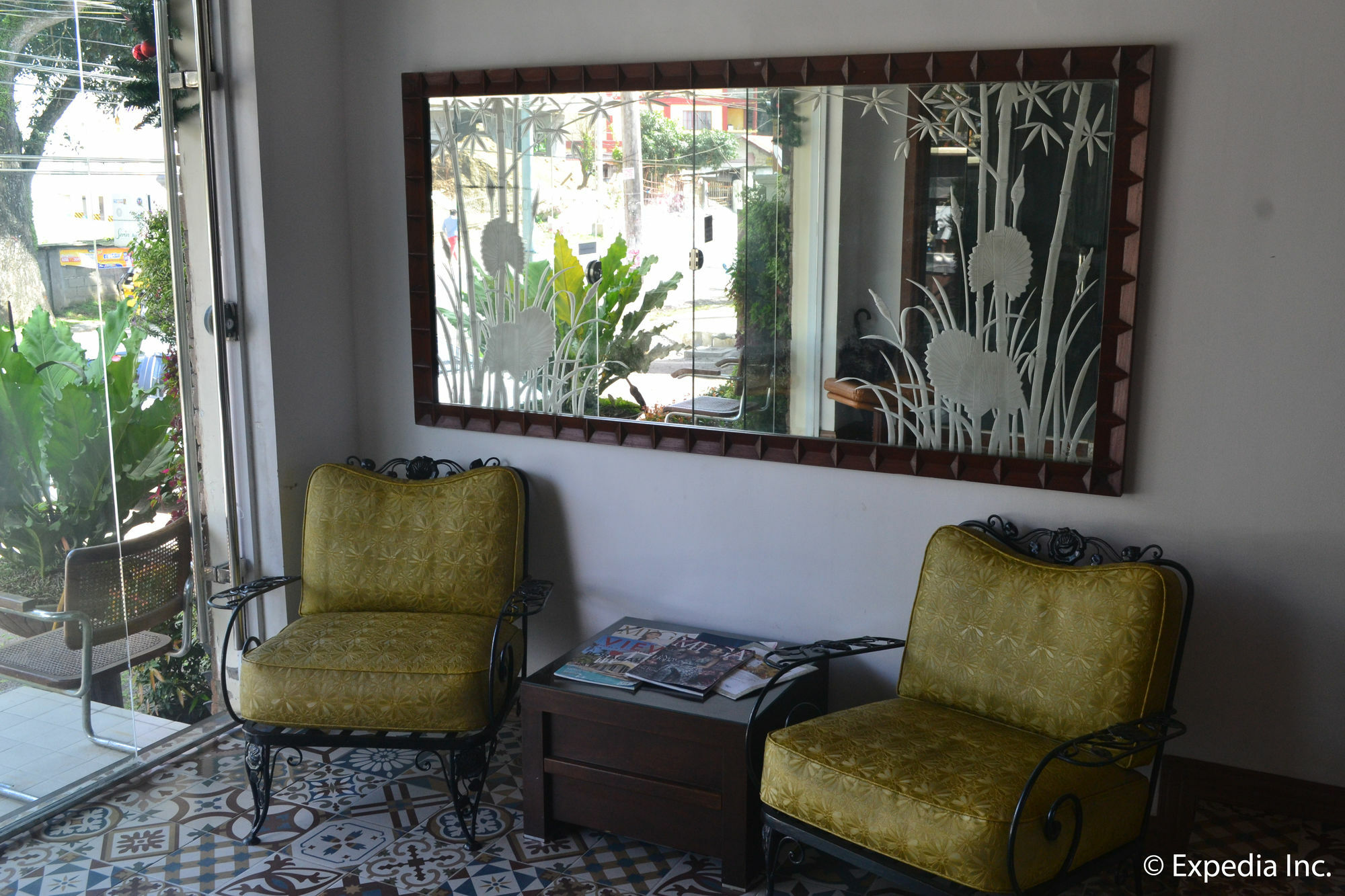 Vista Real Hotel Tagaytay City ภายนอก รูปภาพ
